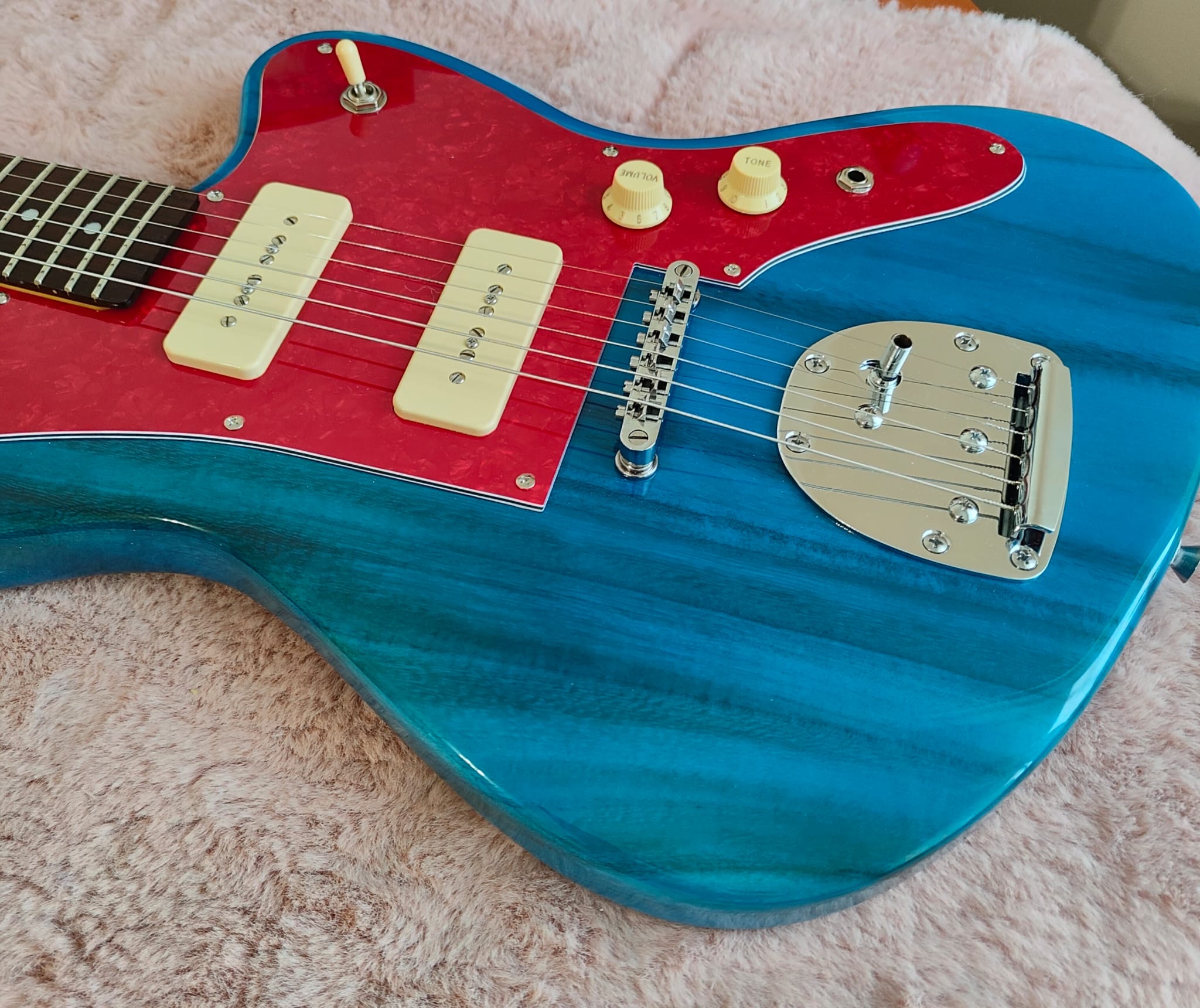 Autorska gitara elektryczna – ujęcie 3